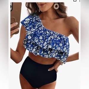 2/$30 New floral ruffle padded swim top in blue and white size Large